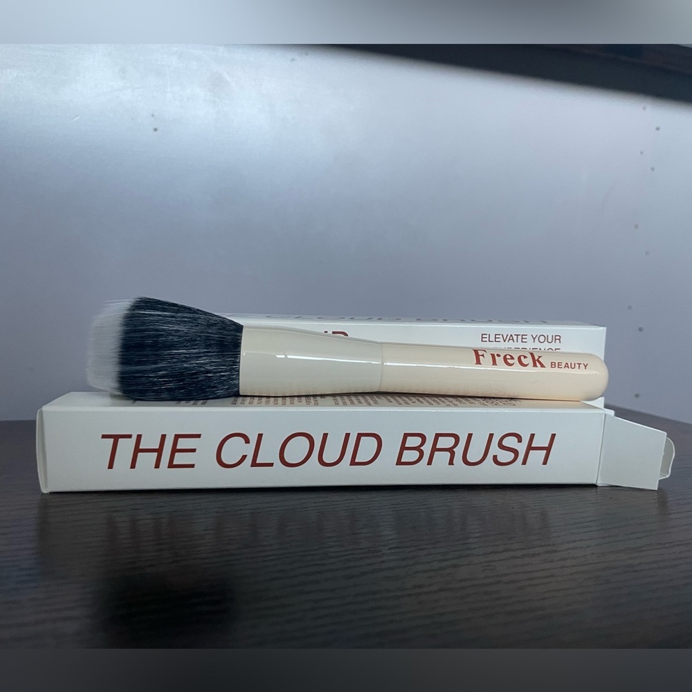 FRECK BEAUTY CLOUD BRUSH